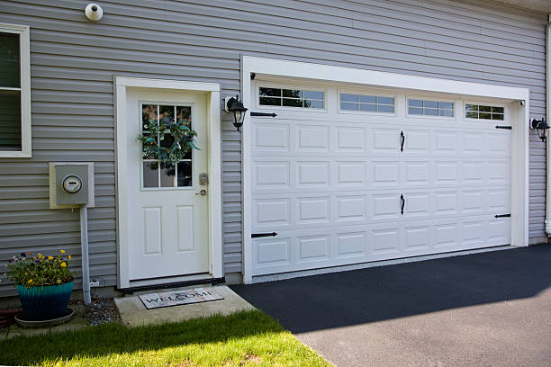 24/7 Emergency Garage Door Panel Replacement experts in Hurstbourne, KY
